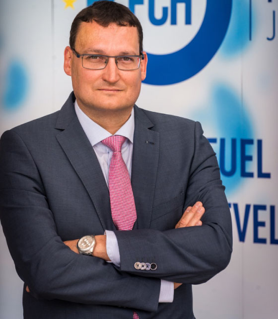 Bart Biebuyck: „Při vývoji vodíkových technologií se partnerství soukromého a veřejného sektoru osvědčilo“