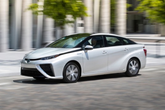 Vodíkové auto Toyota Mirai se začne prodávat v Kanadě